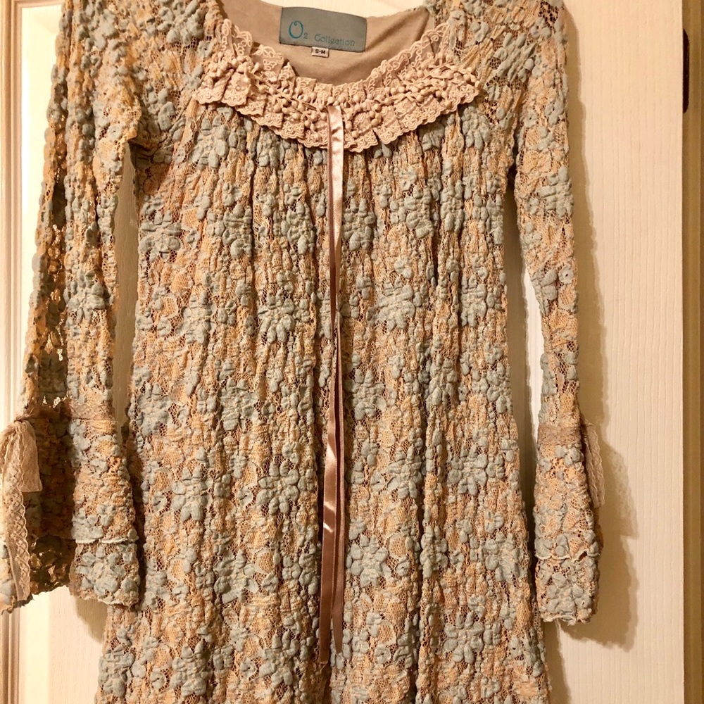 GORGEOUS LACE TOP.